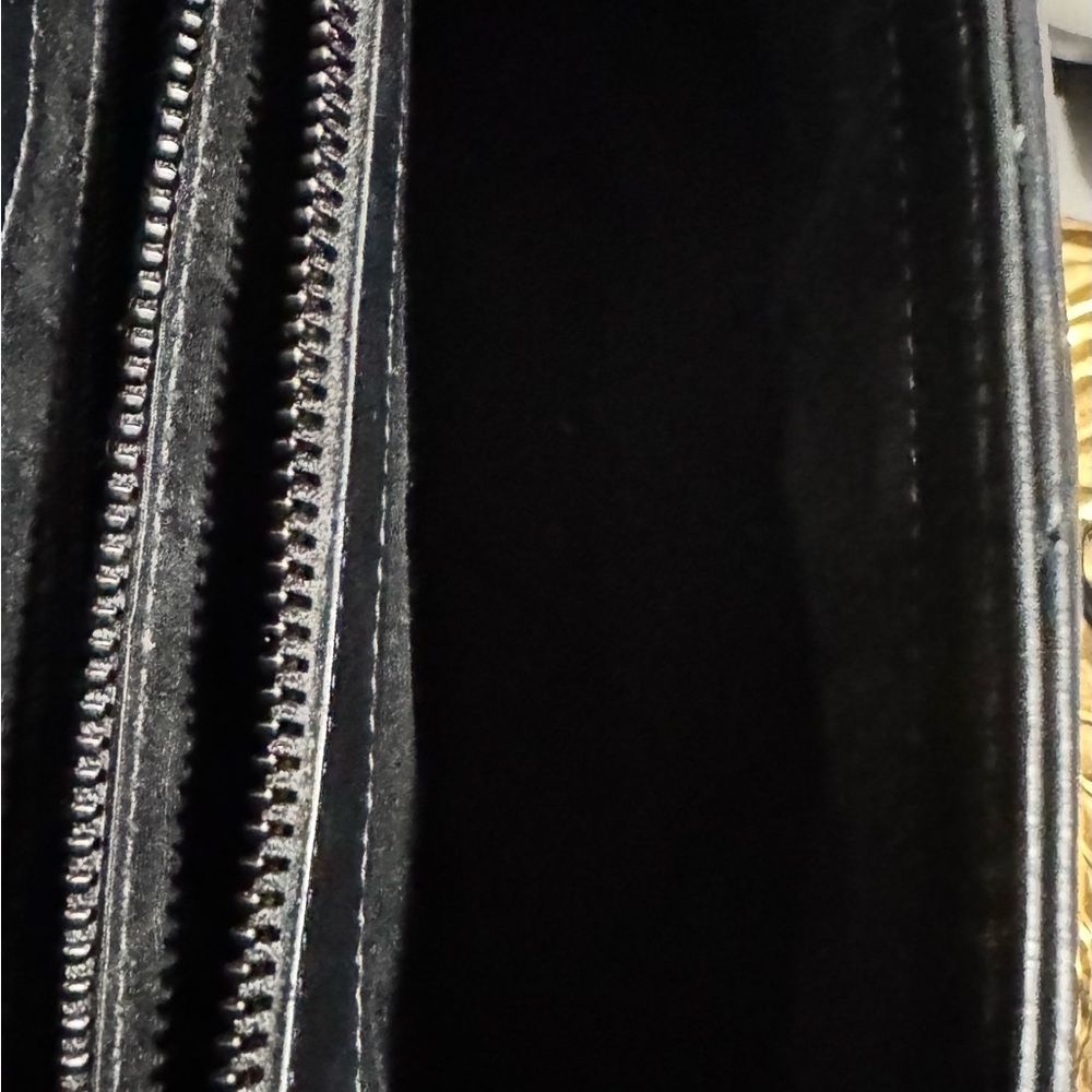 Saint Laurent Black Quilted Leather Bag - Picture 7 of 9